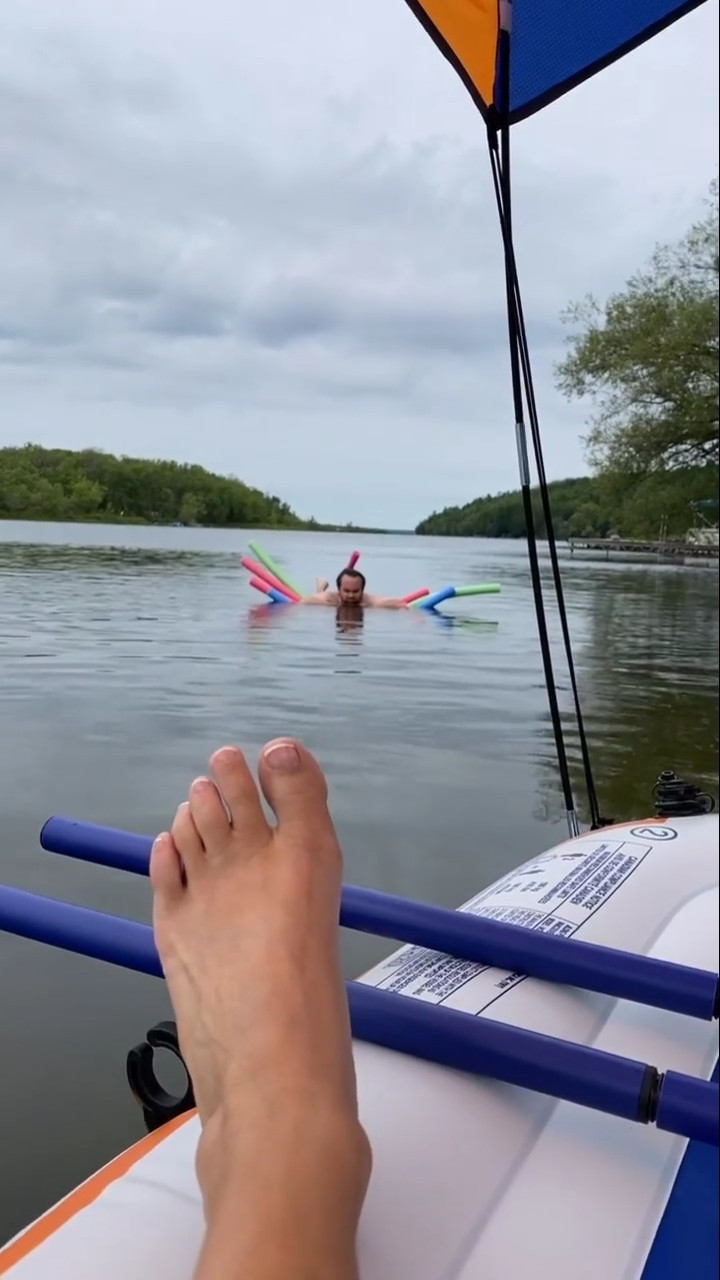 amy jo johnson feet 4