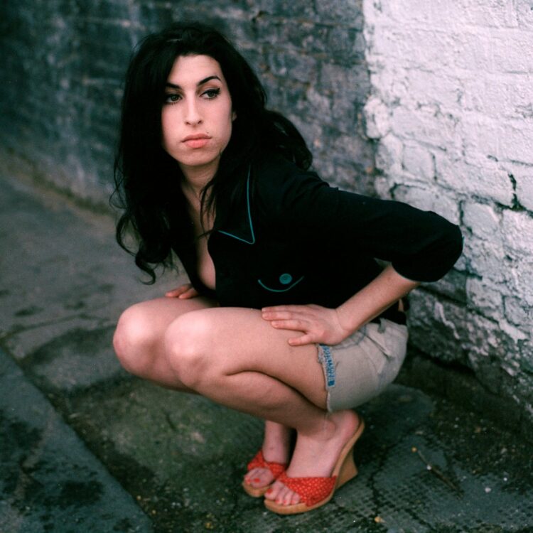 amy winehouse feet 3