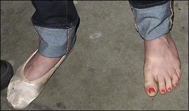 amy winehouse feet 5