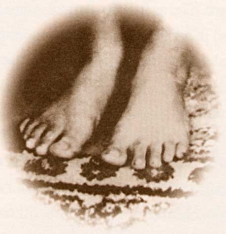 anandamayi ma feet 1