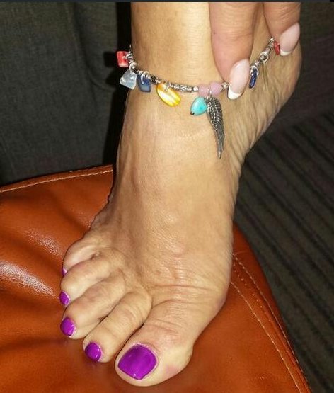 anastacia feet