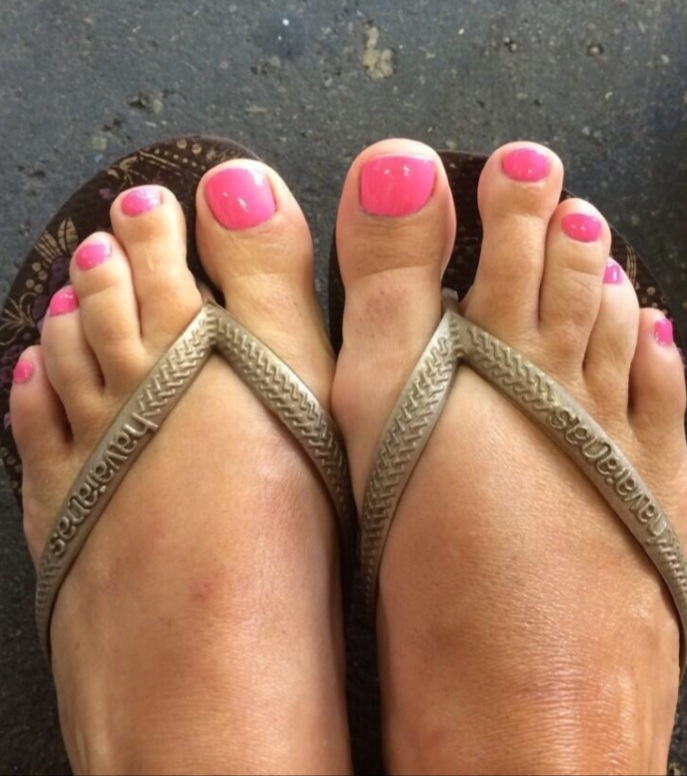 andrea lowe feet 3