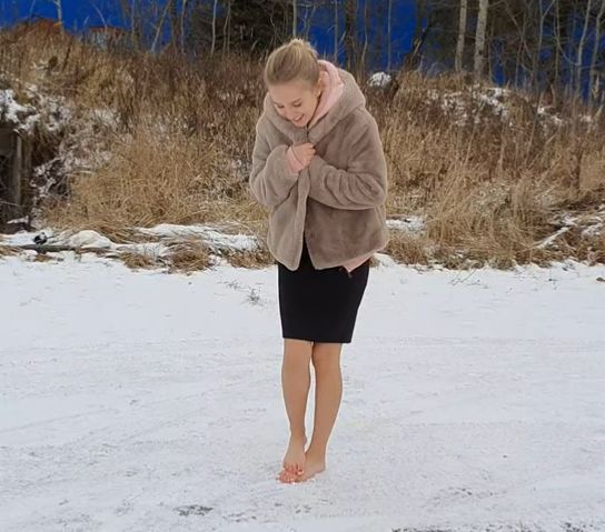 andrea snowy feet 3