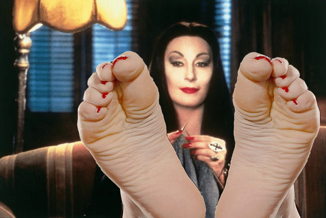 anjelica huston feet