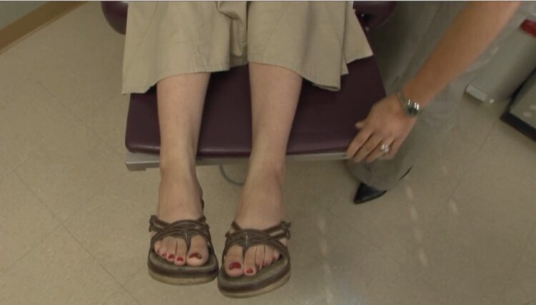 anna duggar feet