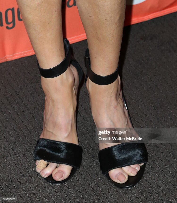 anna gunn feet 2