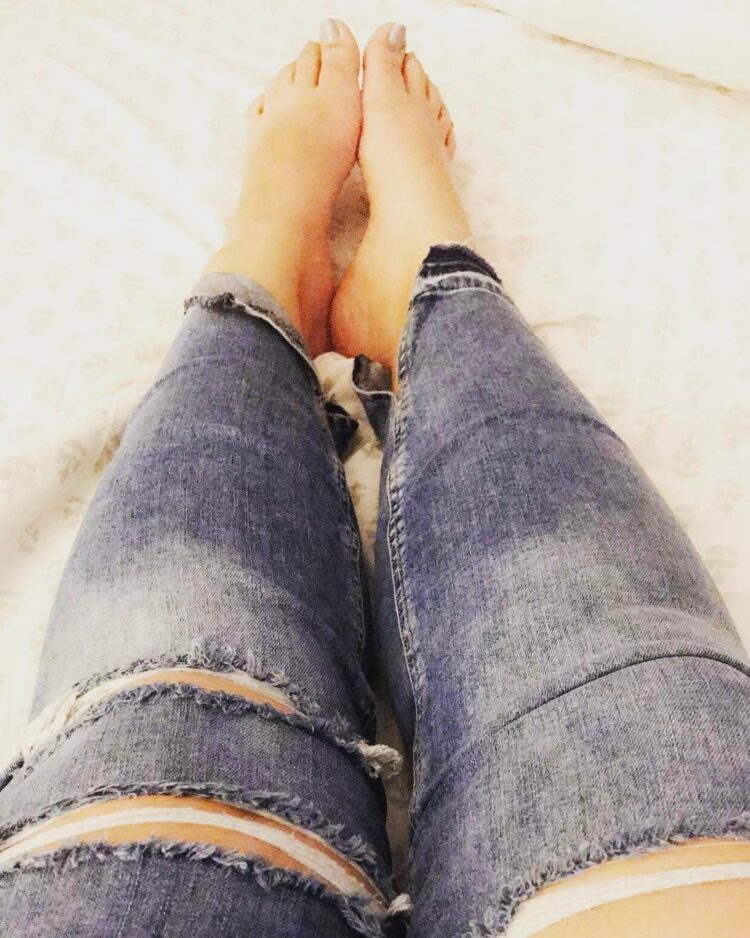 anna todd feet 1