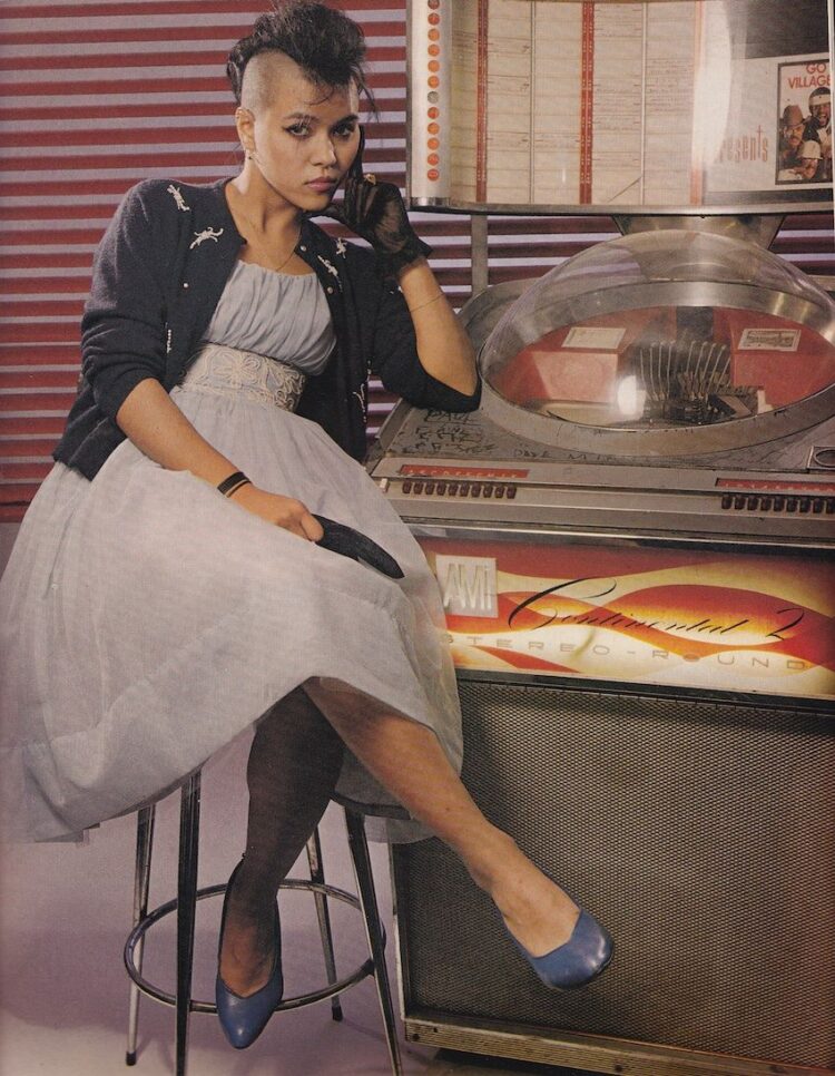 annabella lwin feet 3