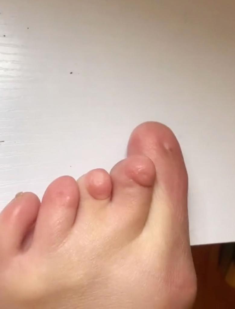 annabelle brady feet 1