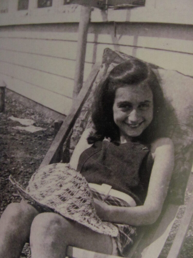 anne frank feet 2