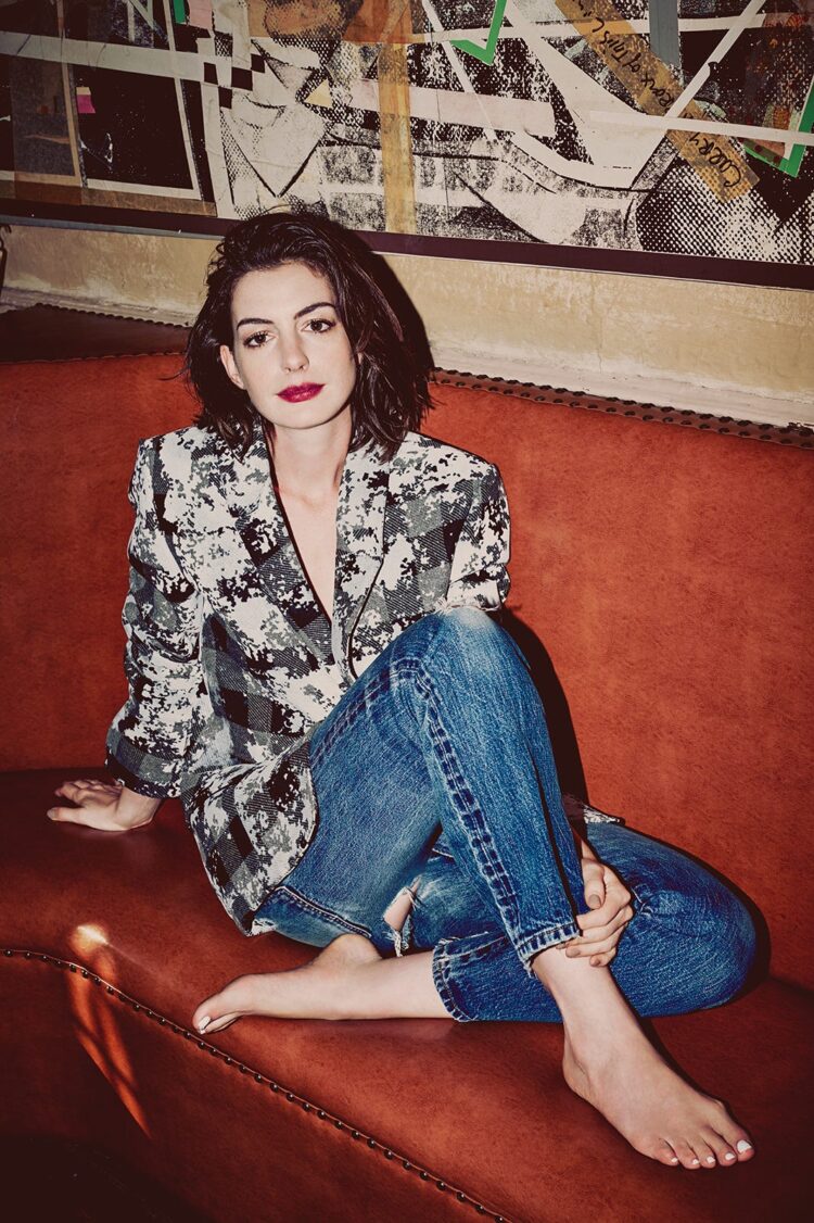 anne hathaway feet 2