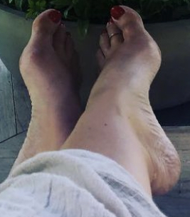 anne twist feet 3