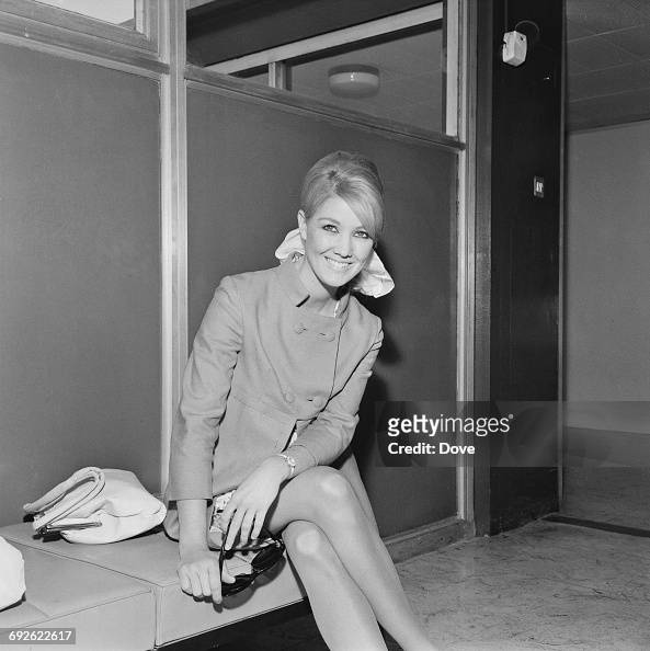 annette andre feet 5