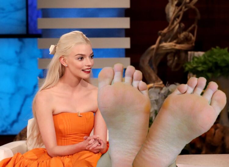 anya rowlands feet 1