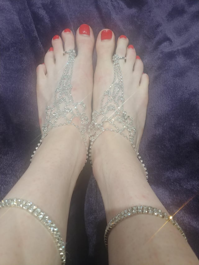 april r feet 5