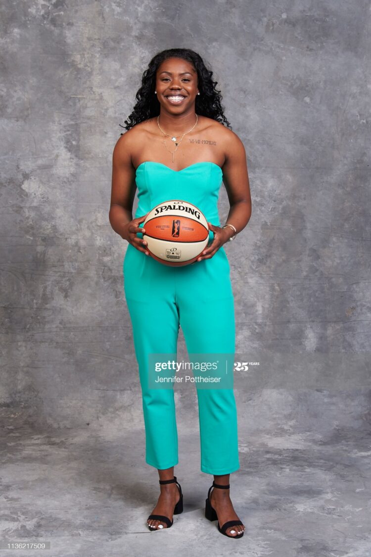 arike ogunbowale feet