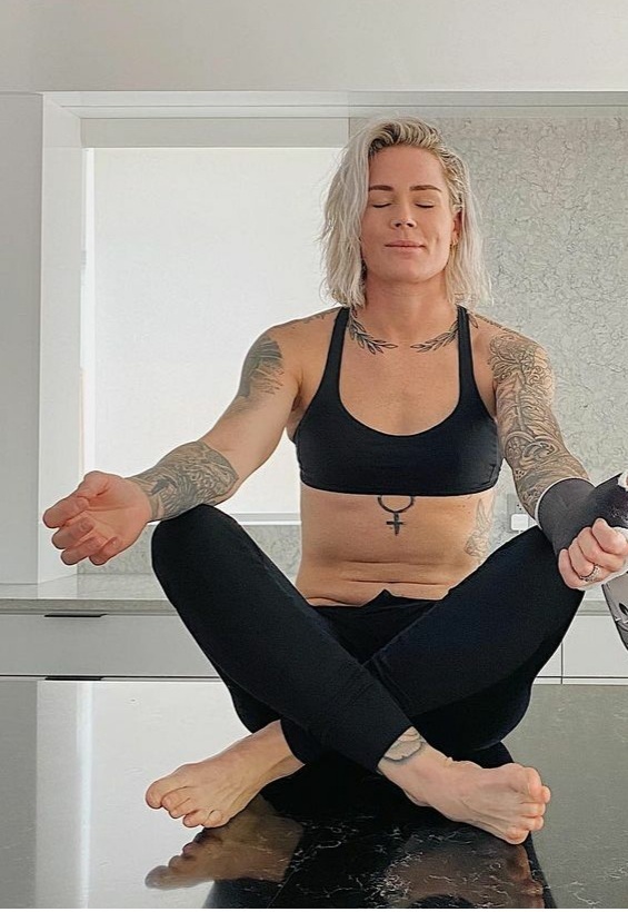 ashlyn harris feet