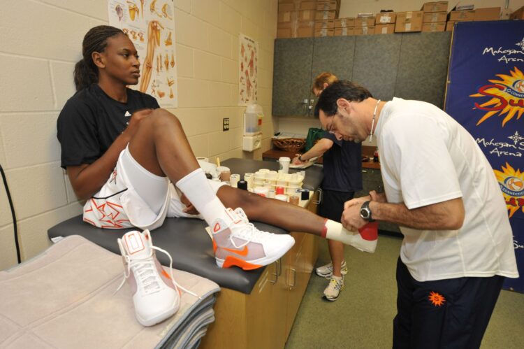 asjha jones feet scaled