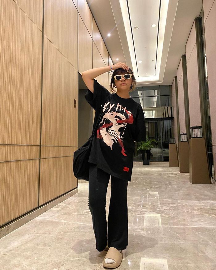 astrid khairunisha feet 5