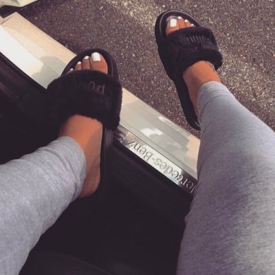 astrid nelsia feet 4