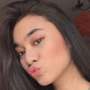 athalia buswani feet 4