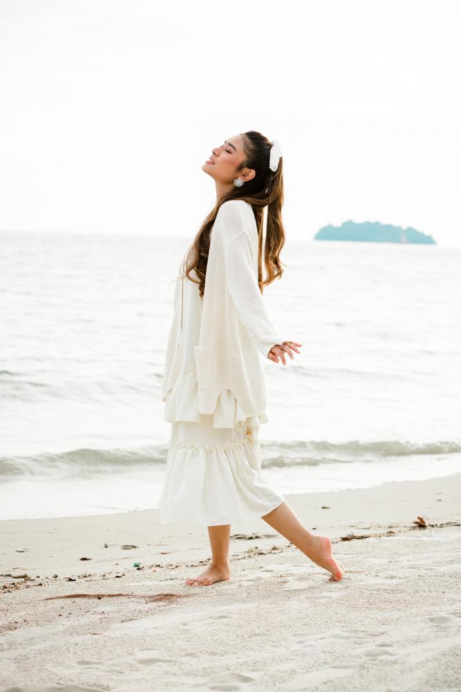 athalia buswani feet