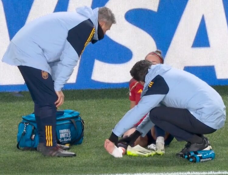 athenea del castillo feet