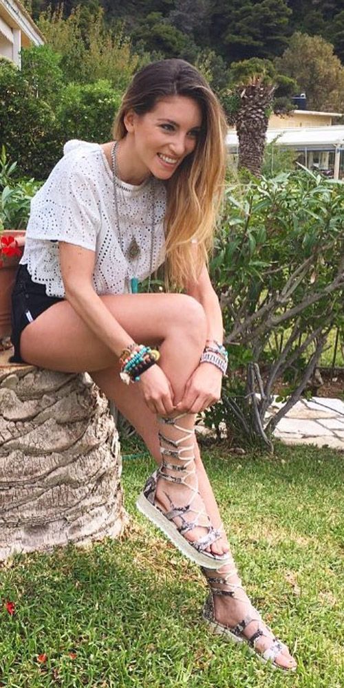 athina oikonomakou feet 5