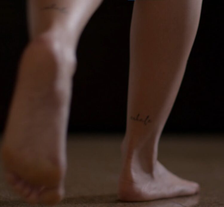 athina oikonomakou feet