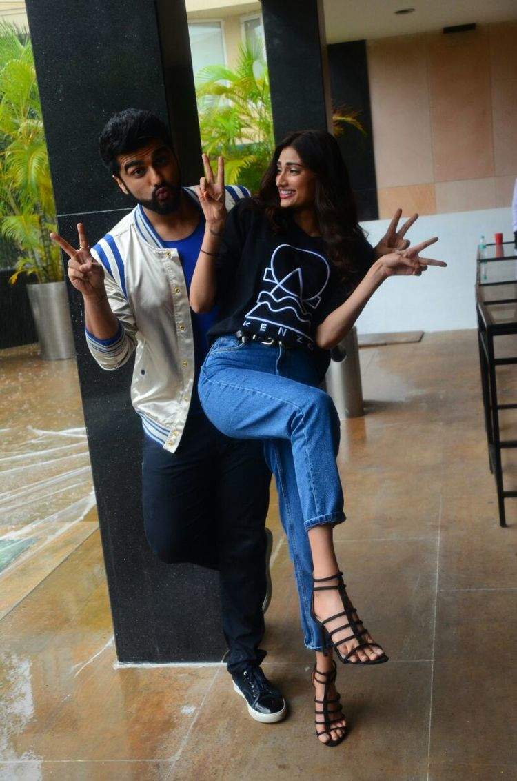 athiya shetty feet 6