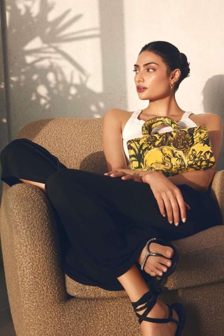 athiya shetty feet