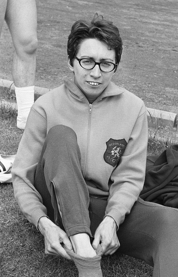 atje keulen deelstra feet 6