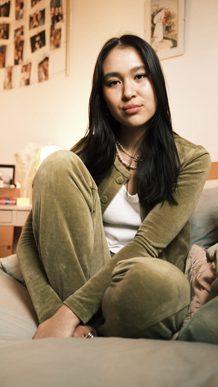 atlas of amber feet 6