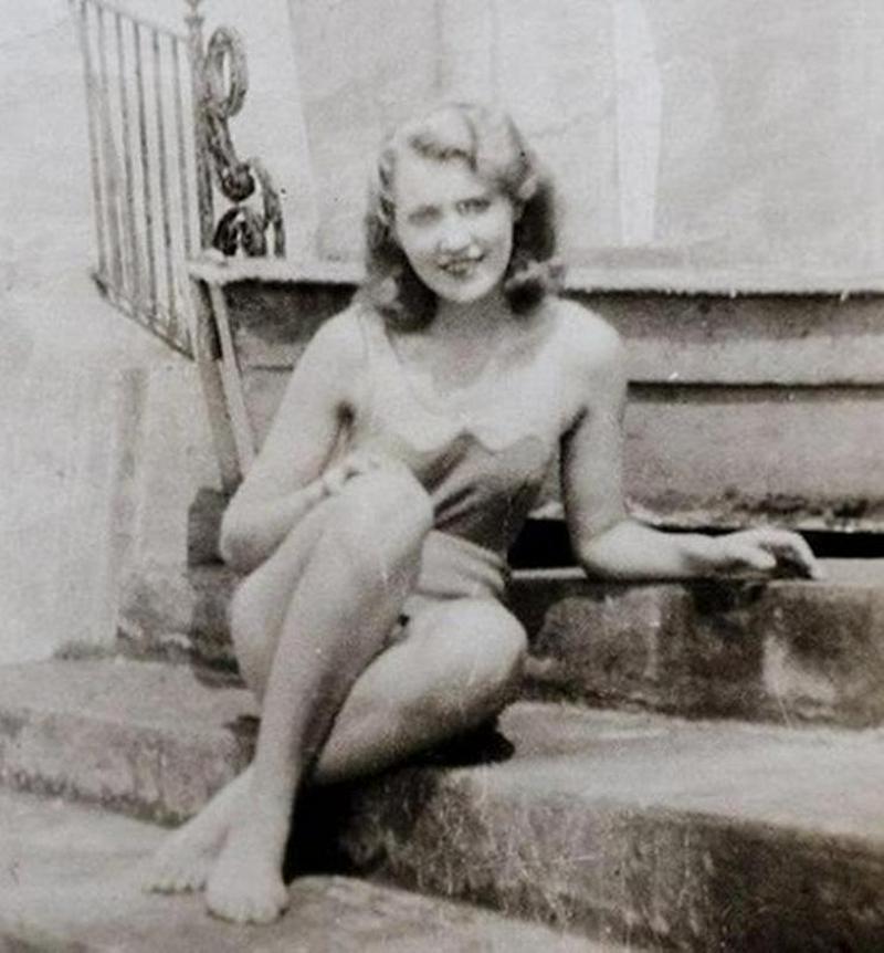 audrey wrather feet 4