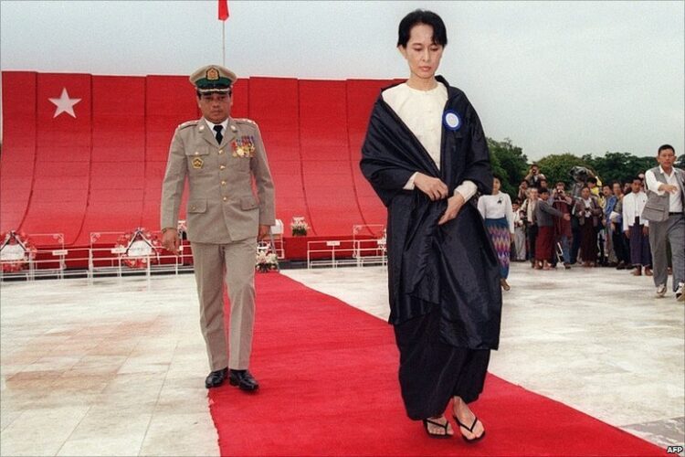 aung san suu kyi feet 3