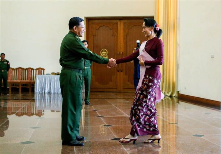 aung san suu kyi feet 4