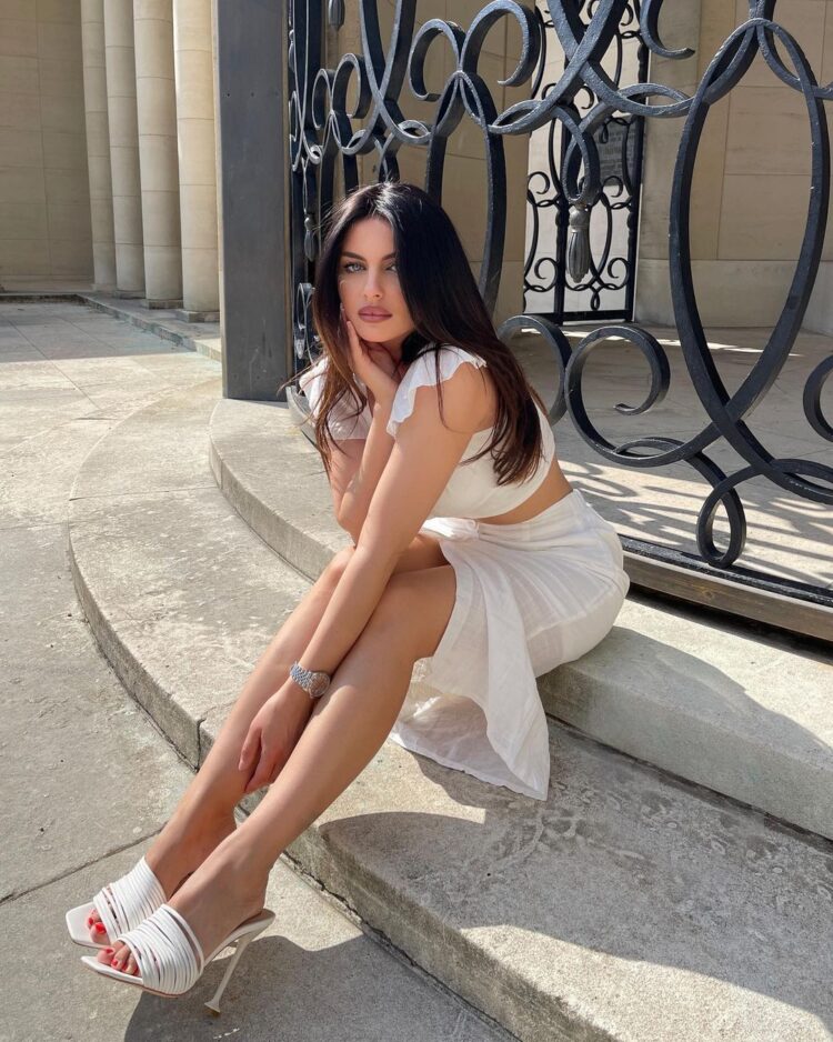 aurela skandaj feet 5