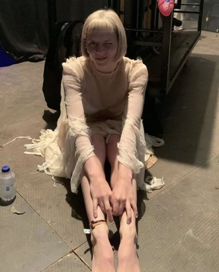 aurora makeup feet 1