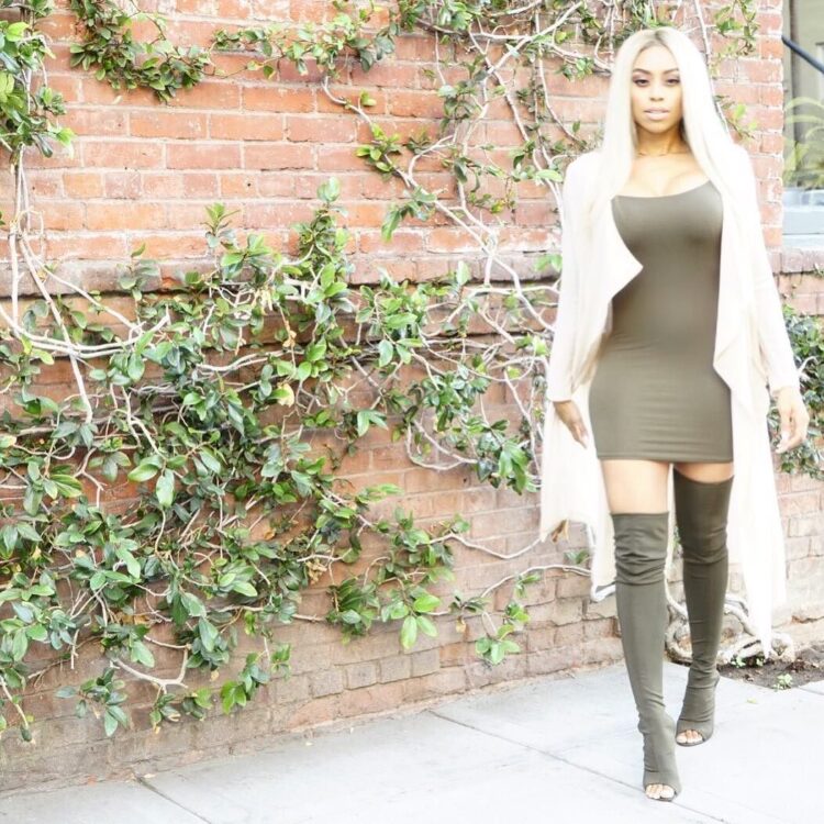 autumn ajirotutu feet 2