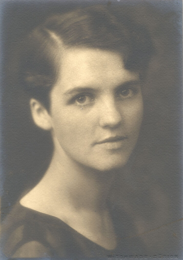 ava helen pauling feet