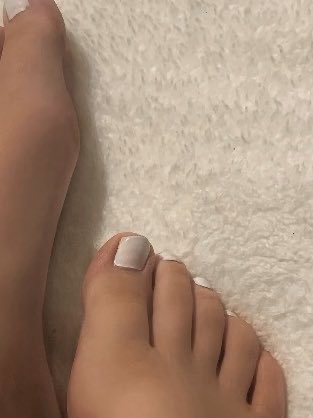 ava louise feet 5