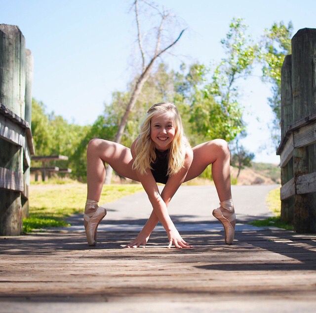 ava siniscalchi feet