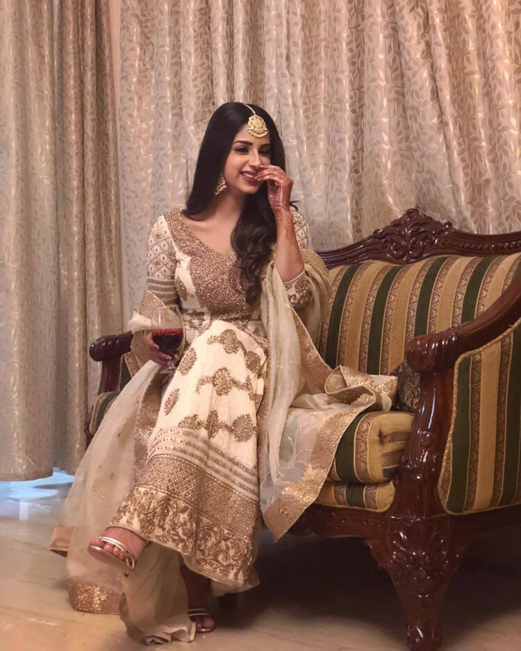 avantika hundal feet 6