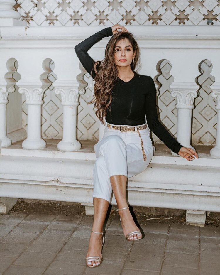 avantika hundal feet