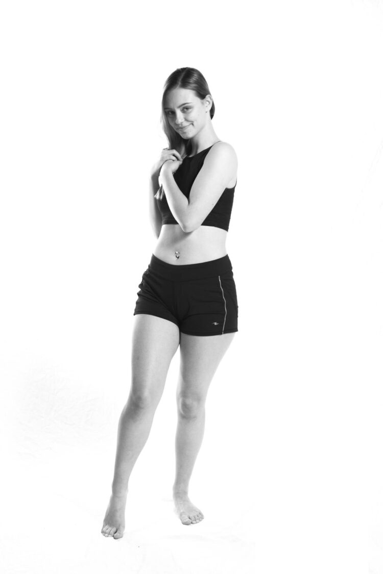 aviva mongillo feet 3