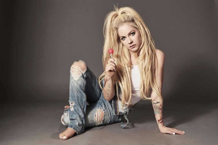 avril lavigne feet 1 scaled