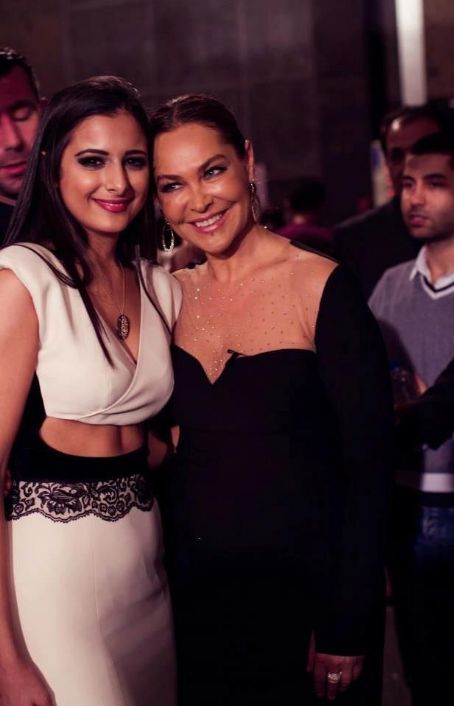 ayda mosharraf feet 5