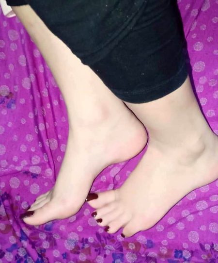 ayesha awan feet 2