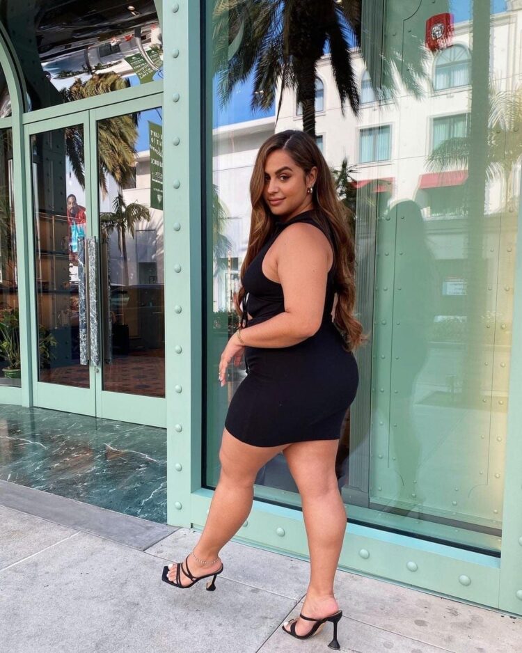 ayesha perry iqbal feet 1