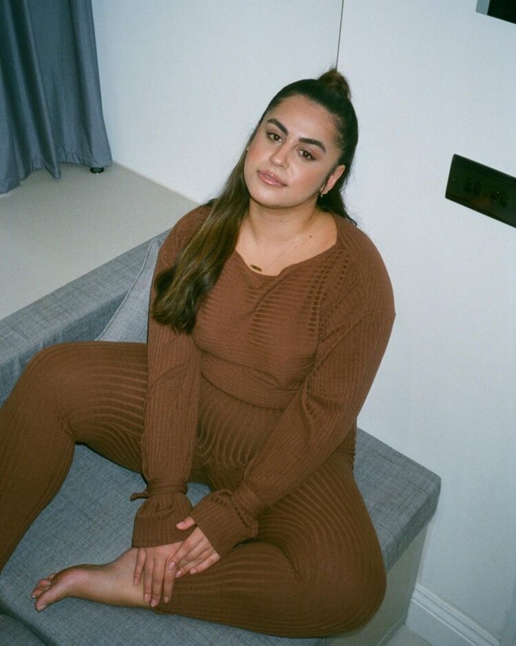 ayesha perry iqbal feet 2